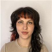 Graduada en Filología Inglesa con experiencia como profesora ofrece clases para todas las edades y niveles